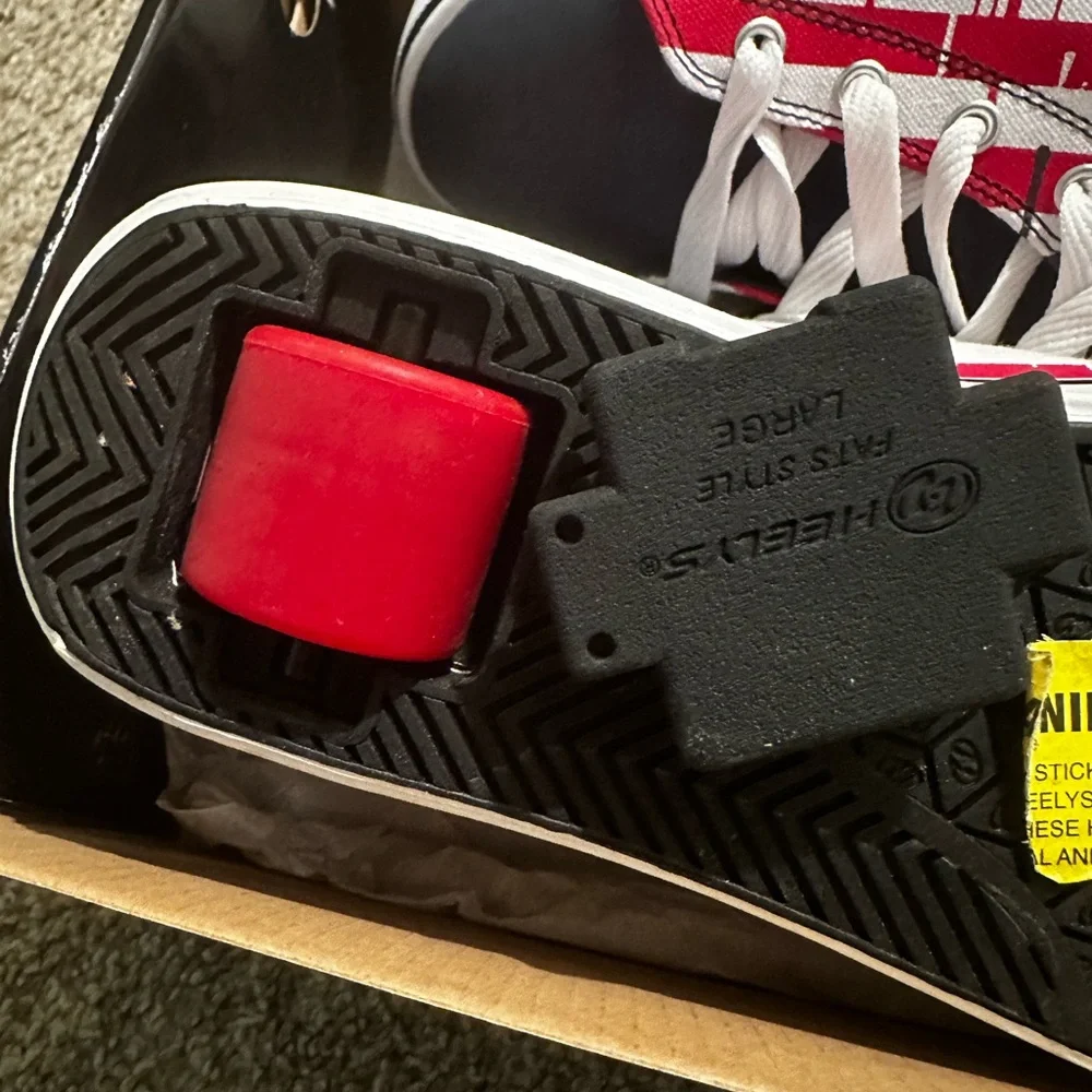 American Flag High-Top Heelys - Picture 4 of 5